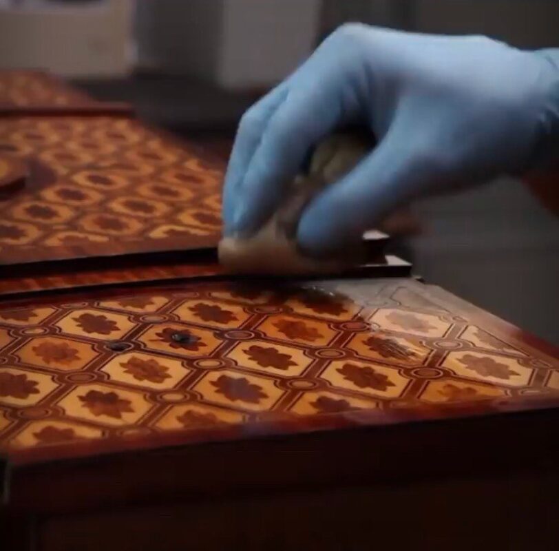 Реставрация мебели из массива и шпона