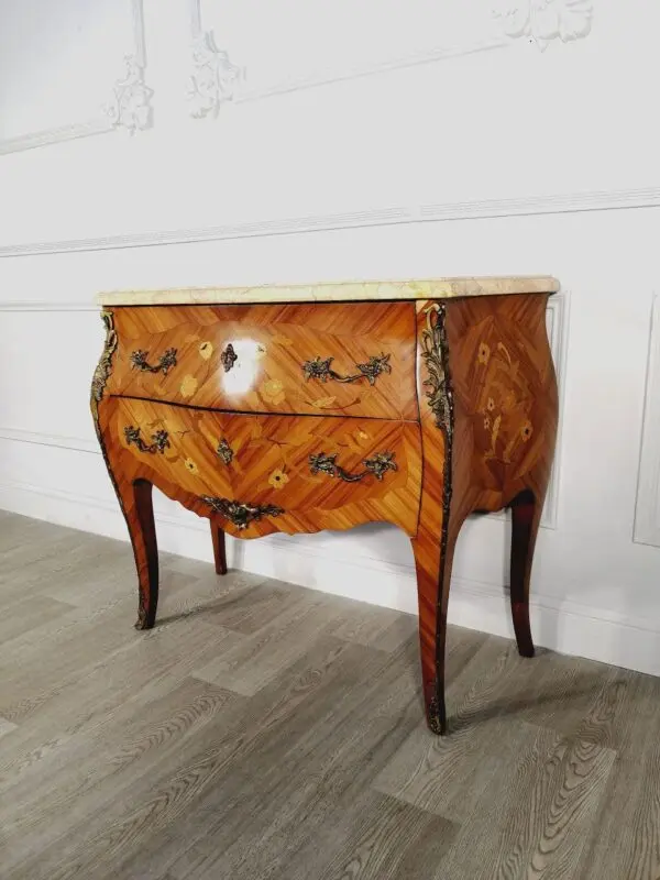 Комоды, тумбочки, сундуки