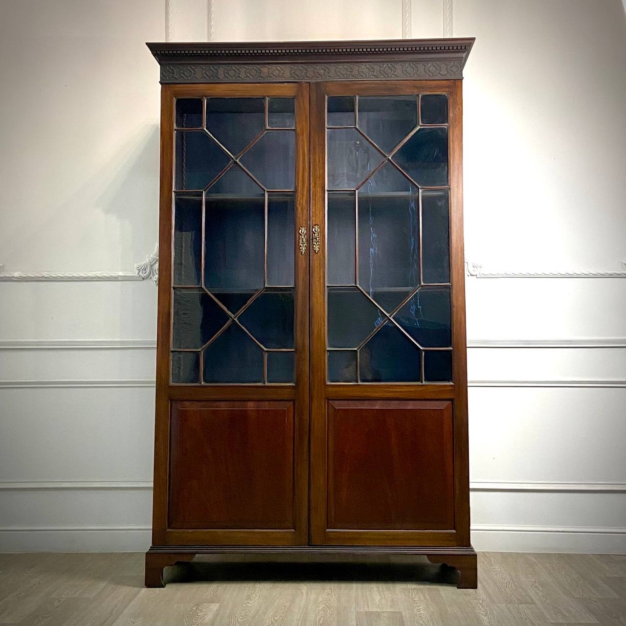 Антикварные витрины