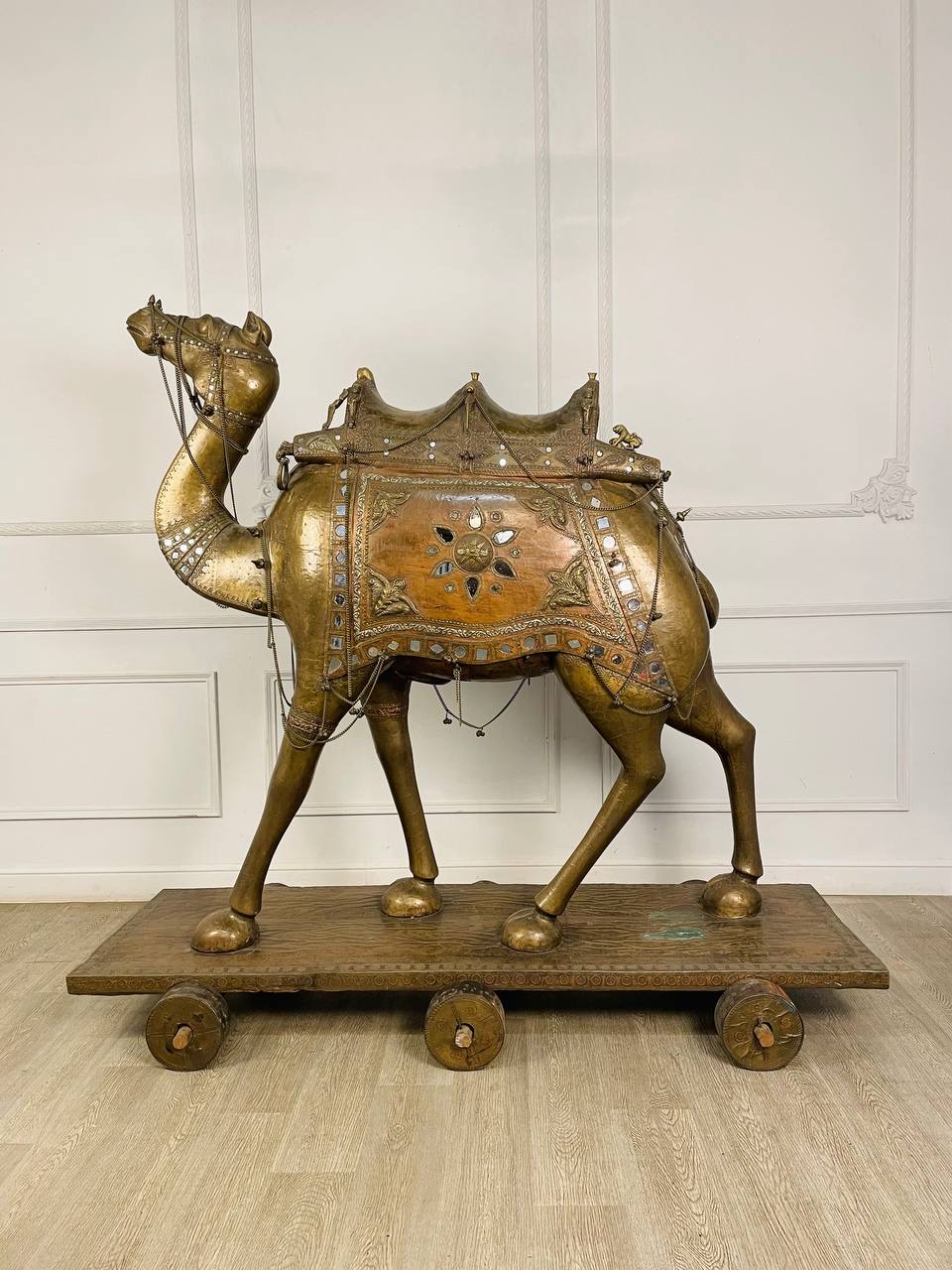 Антикварная скульптура «Верблюд»