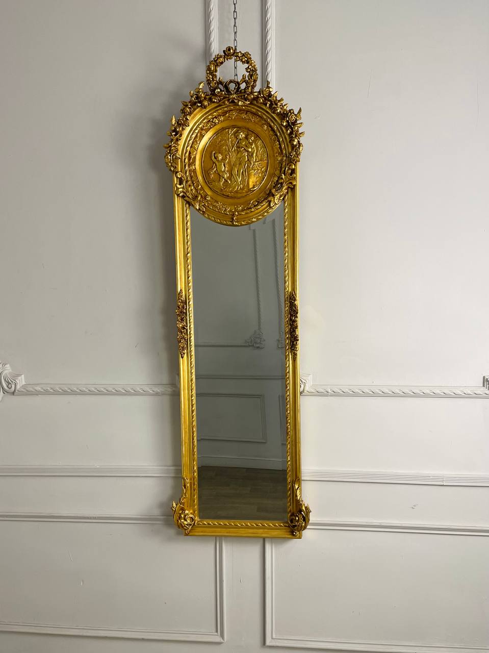 Антикварное узкое зеркало