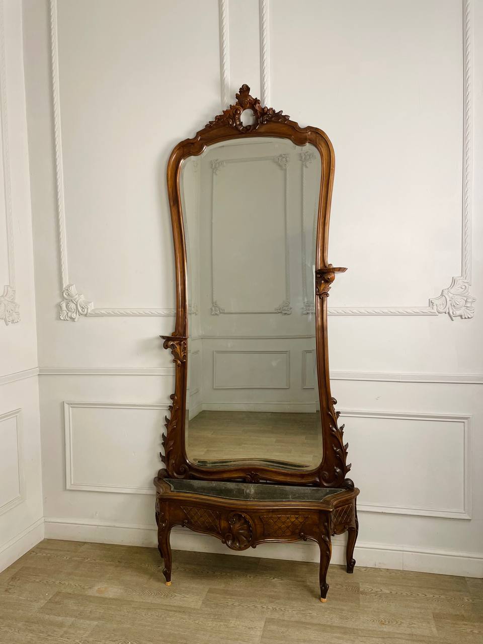 Антикварное напольное зеркало Louis XV