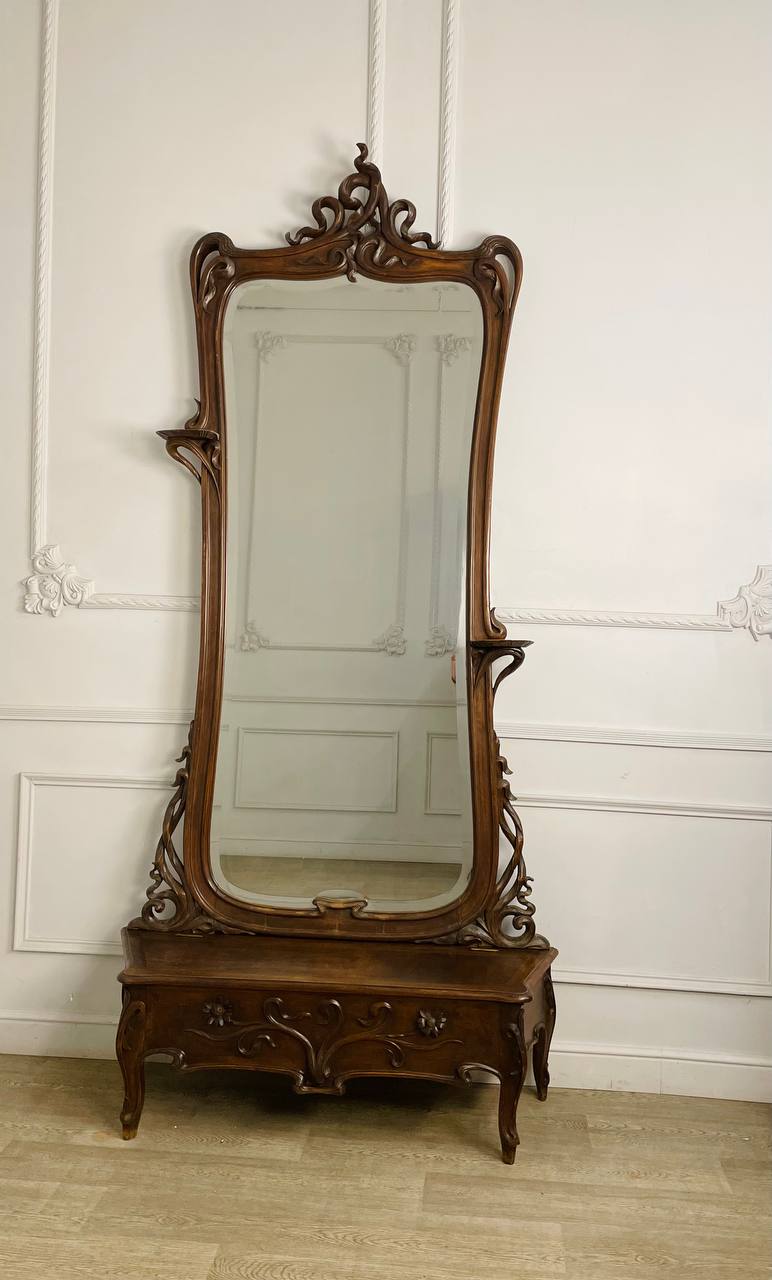 Антикварное зеркало Ар-Нуво