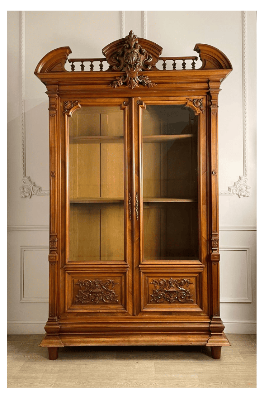 Антикварный книжный шкаф