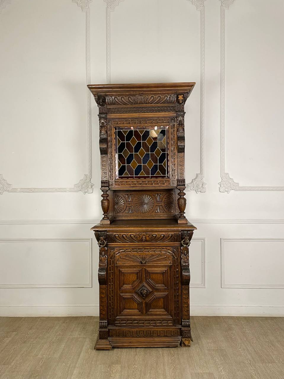 Антикварный Мехельский буфет