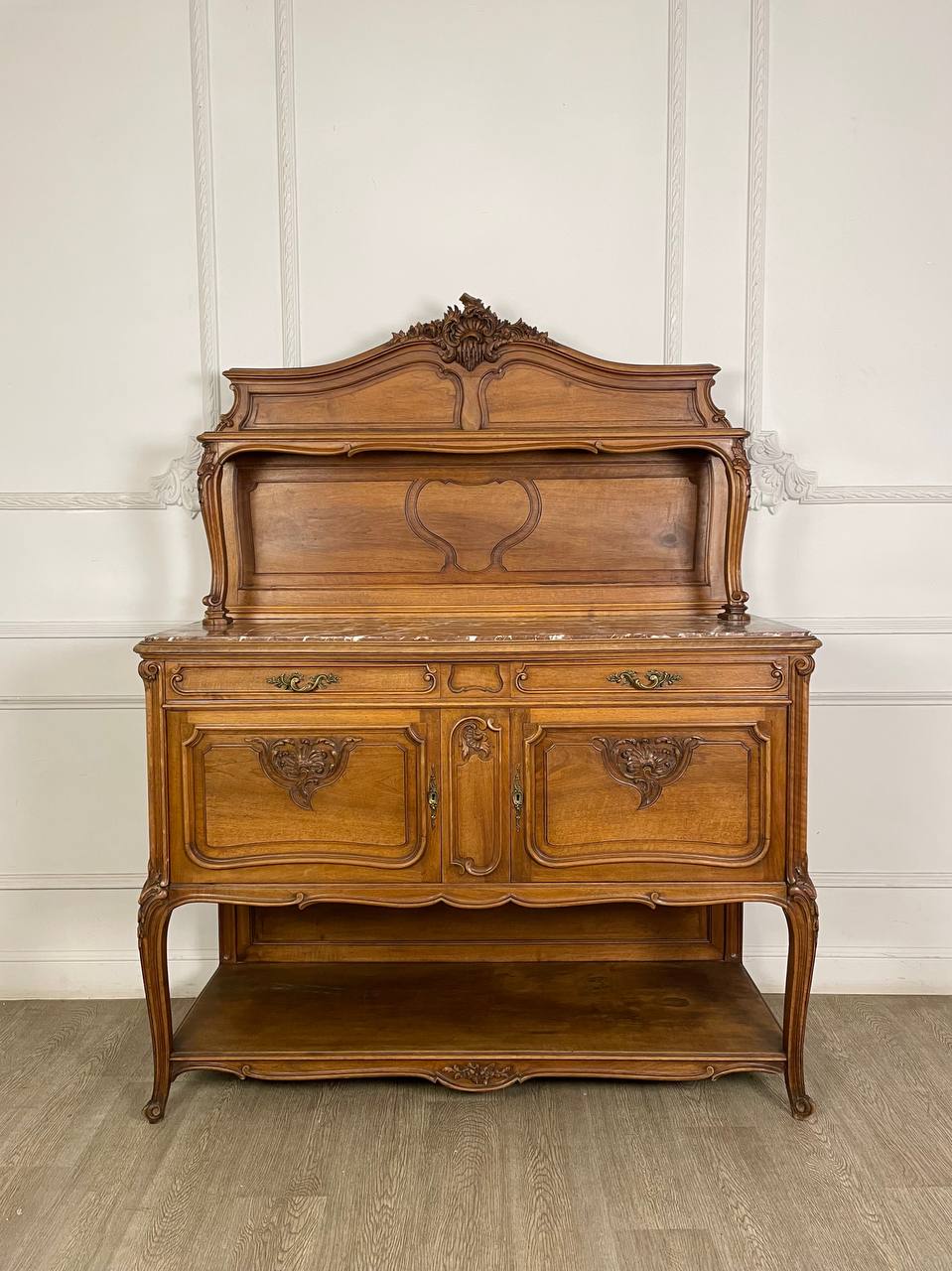 Антикварный поставец в стиле Луи XV