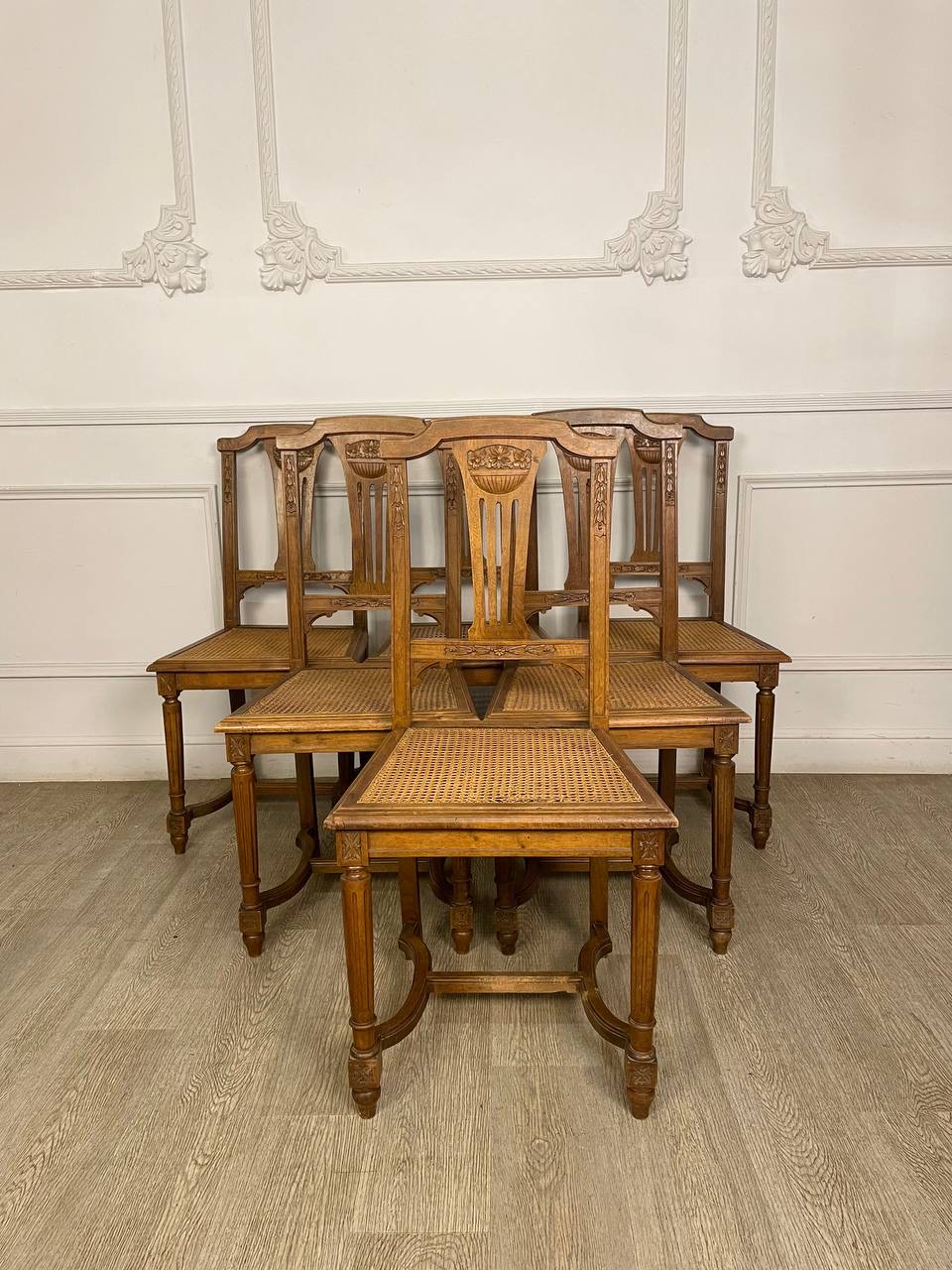 Антикварные стулья Модерн