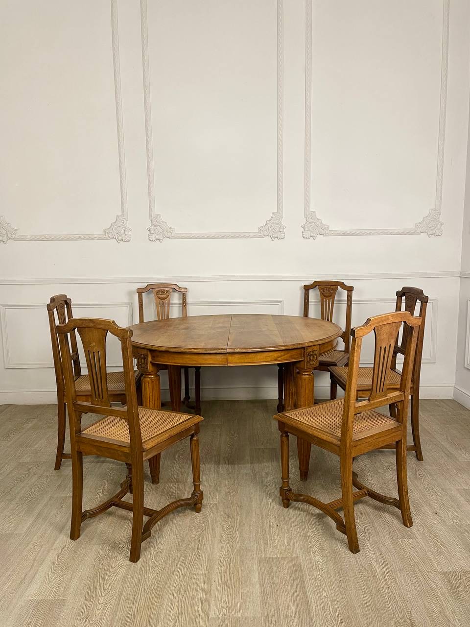 Антикварный комплект стол и 6 стульев