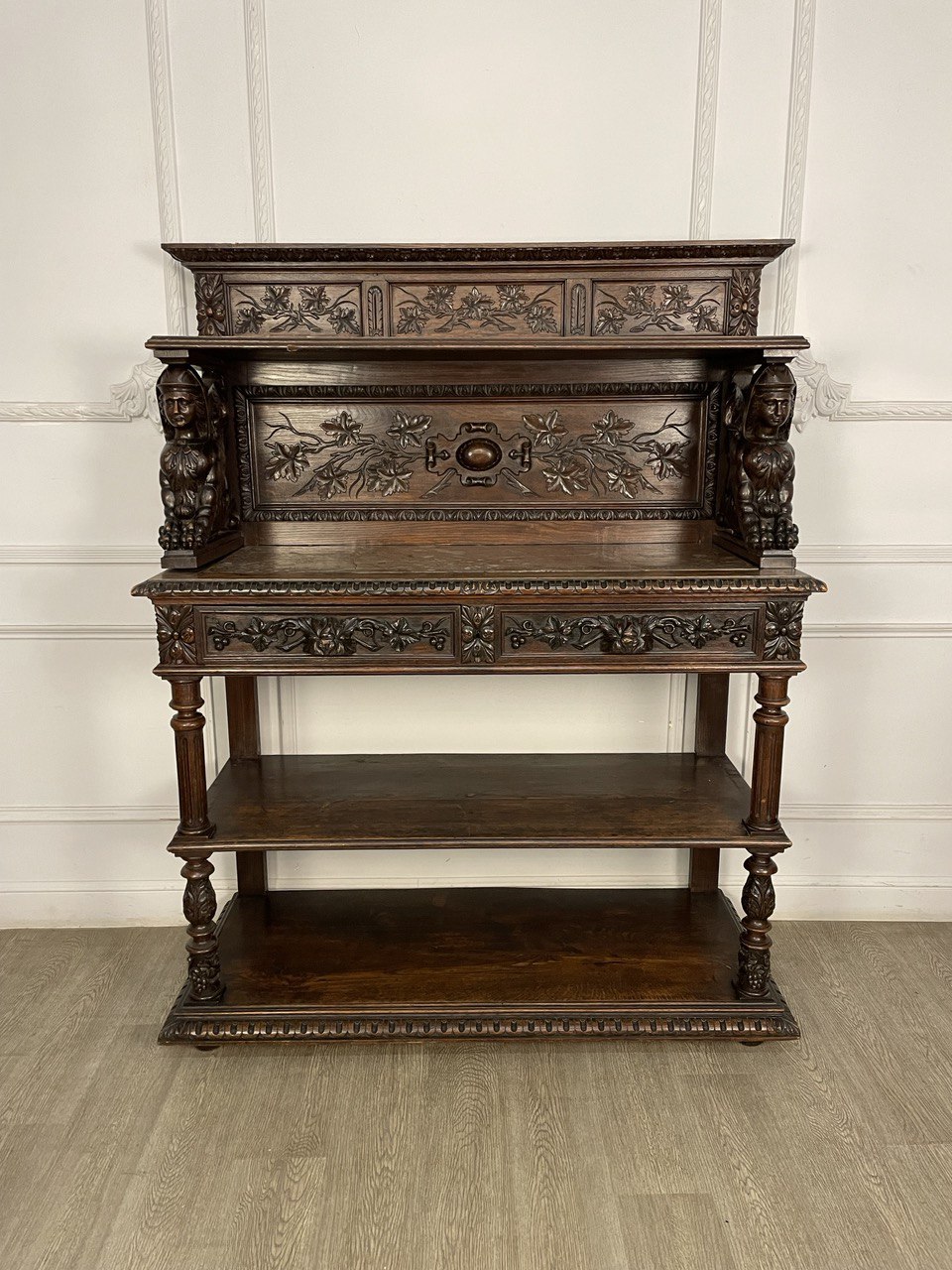 Антикварный поставец