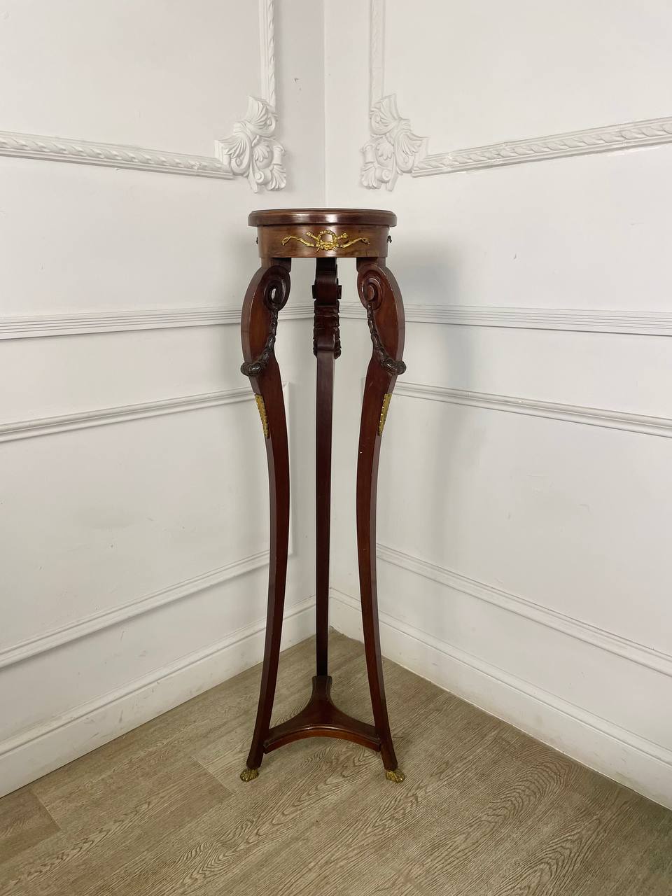 Антикварная консоль-подставка Ампир