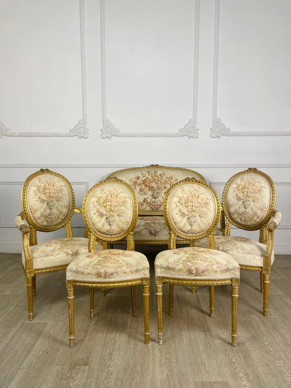 Антикварный салонный гарнитур