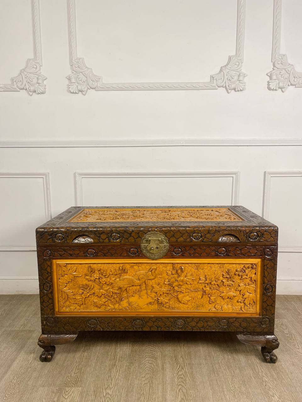 Антикварный сундук в стиле шинуазри