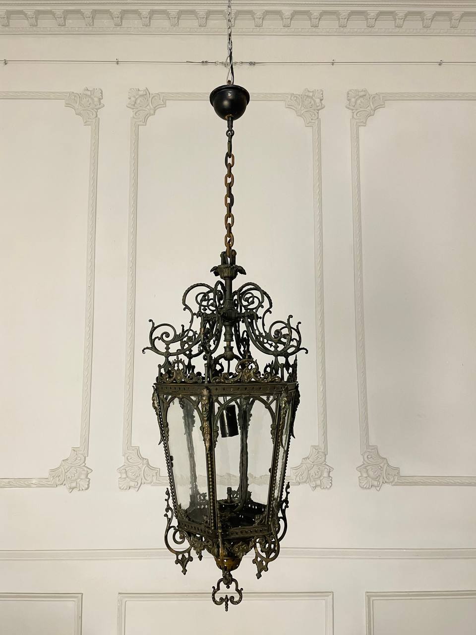 Антикварный бронзовый фонарь.