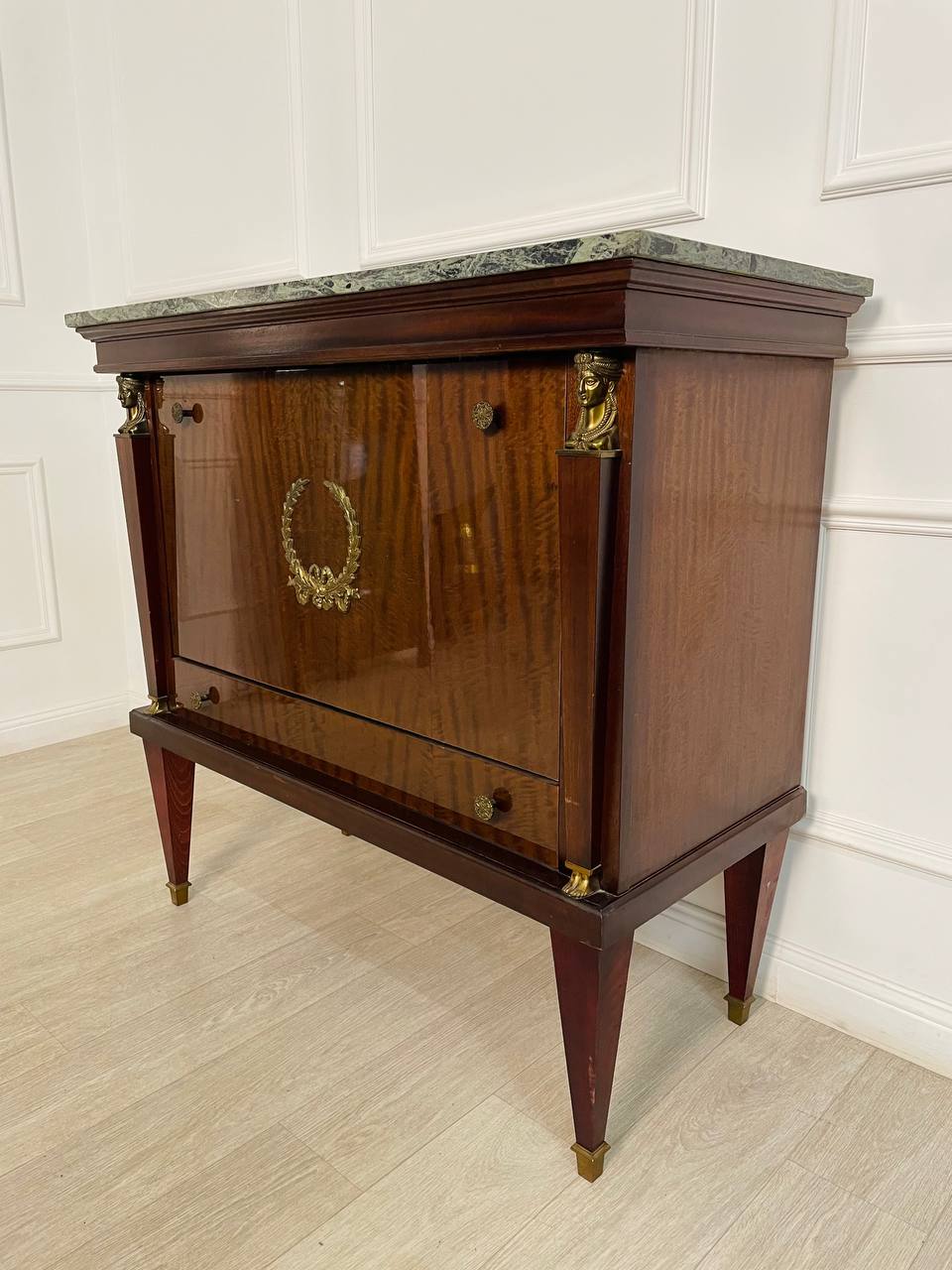 Бар винтажный.