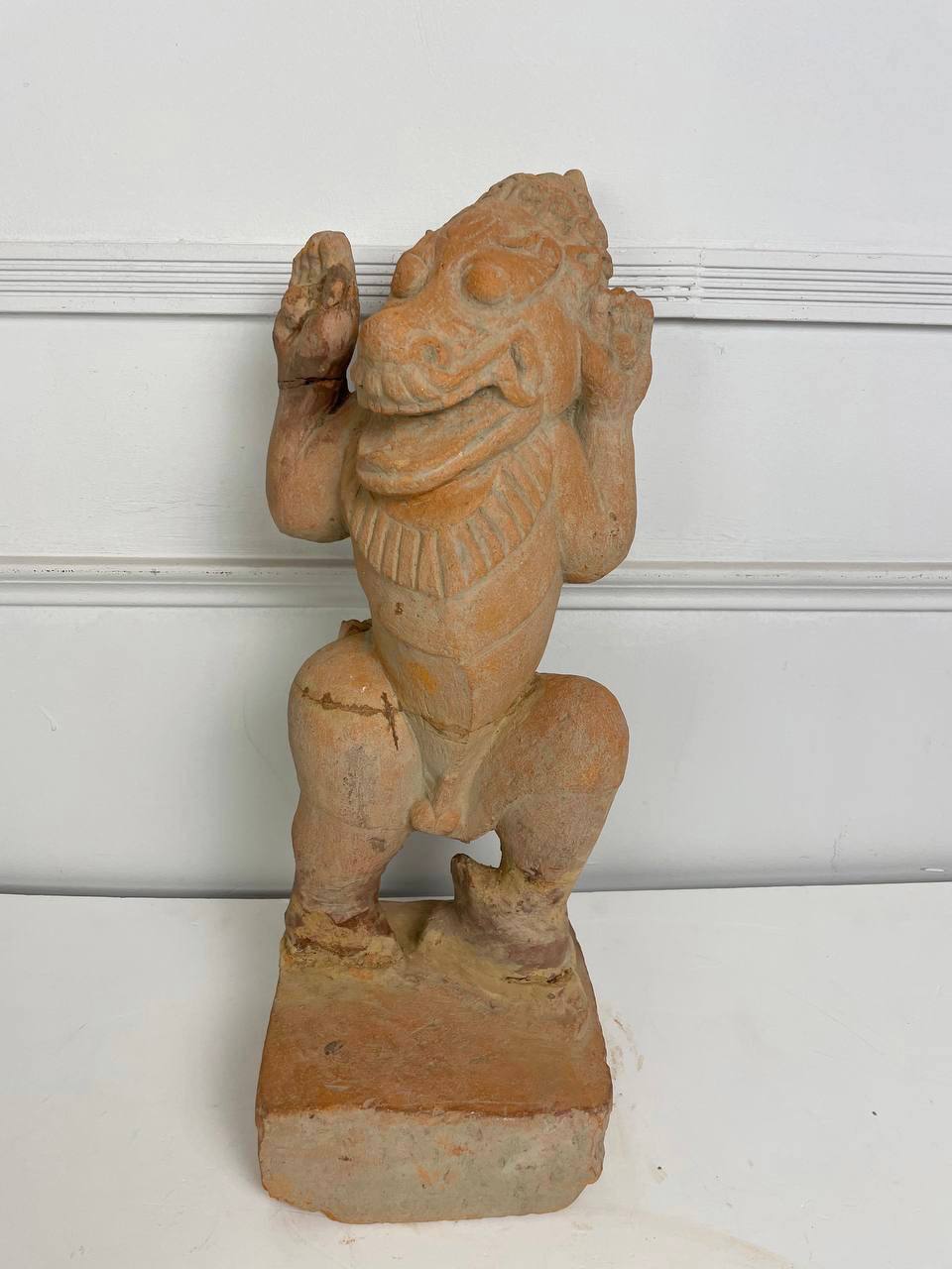 Старинная восточная скульптура