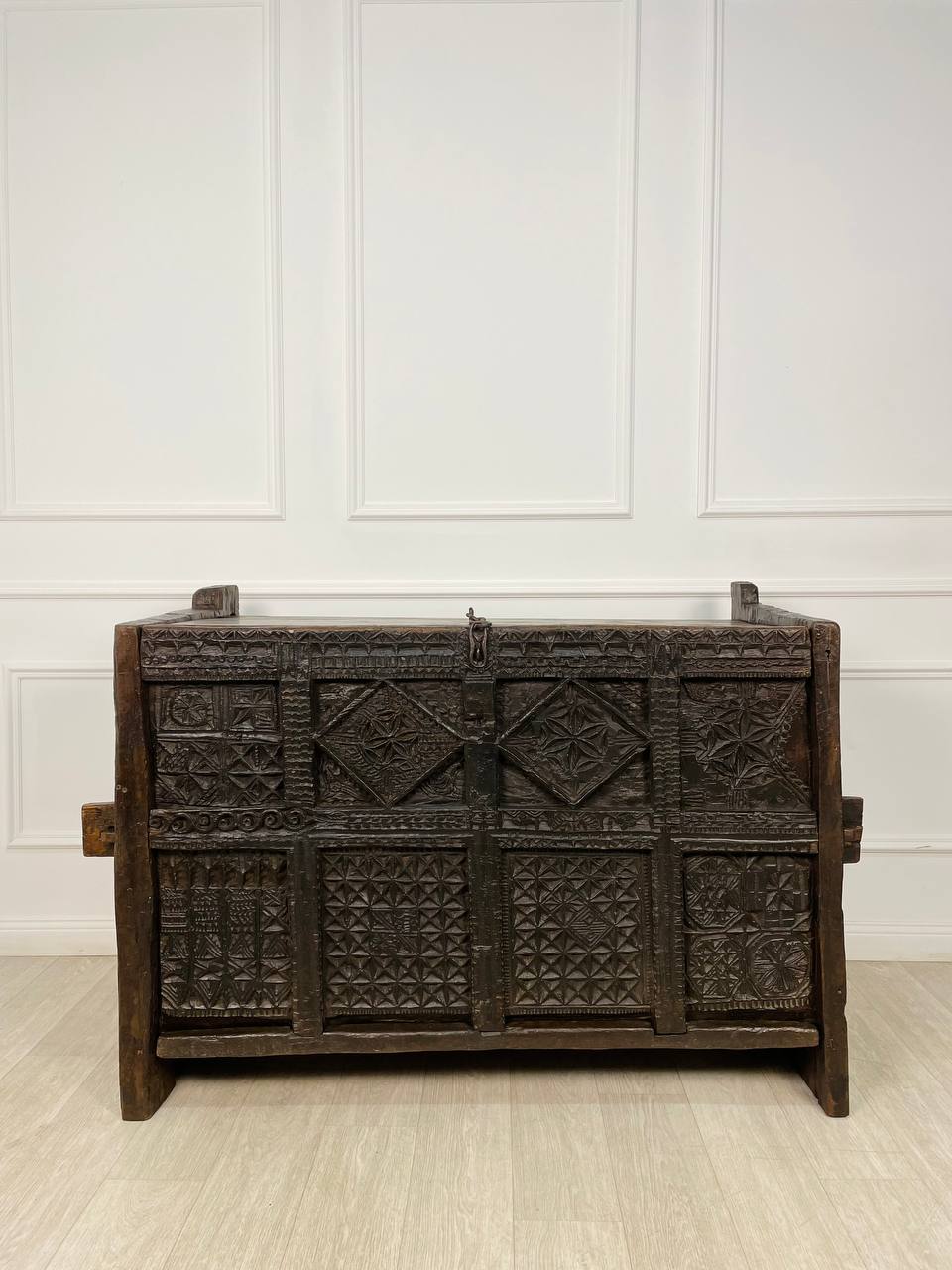 Антикварный сундук