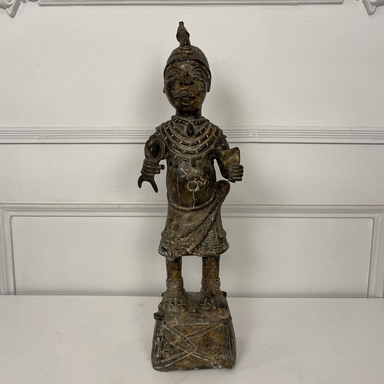 Скульптура "вождь племени"