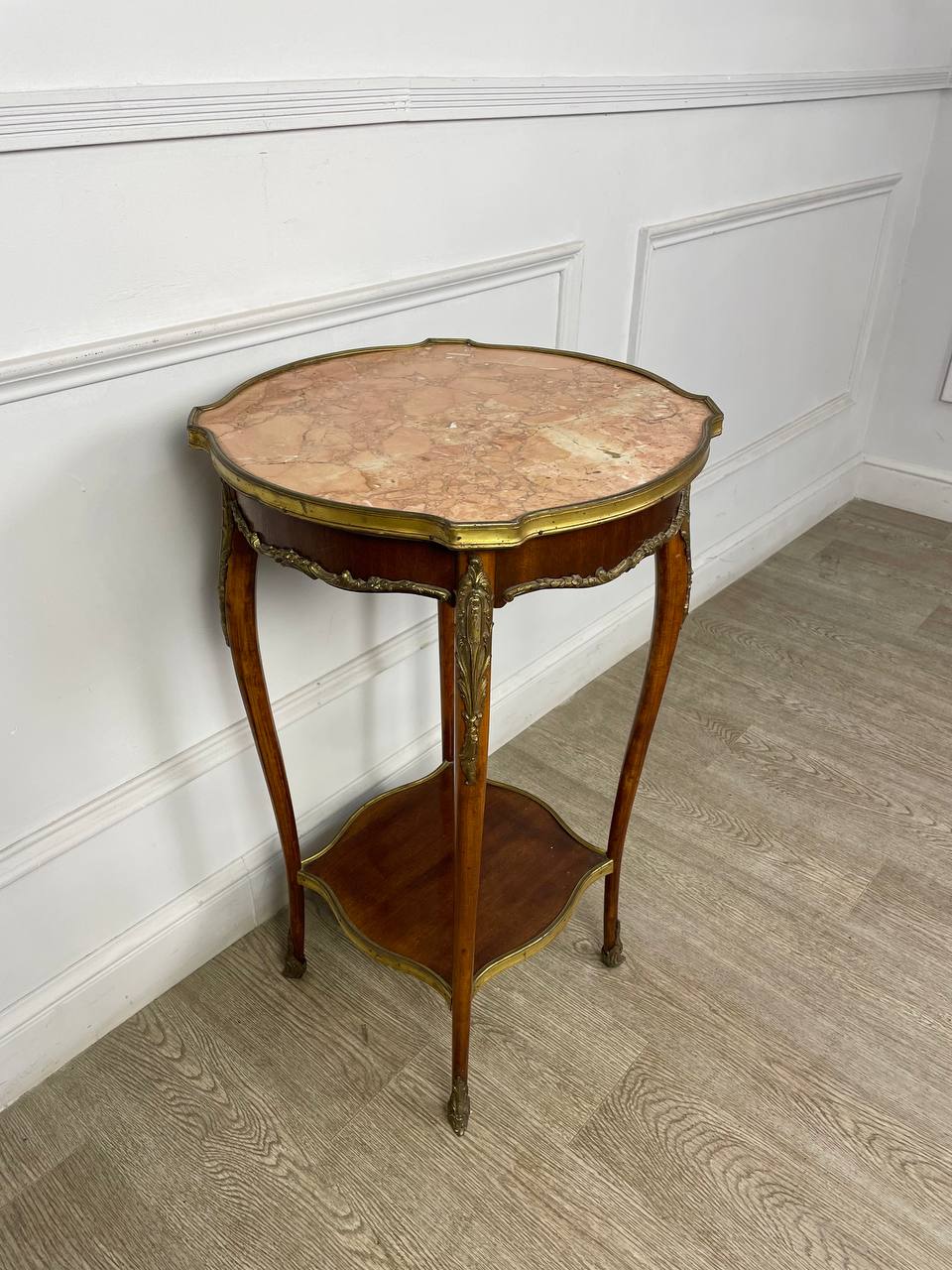 Антикварный чайный столик