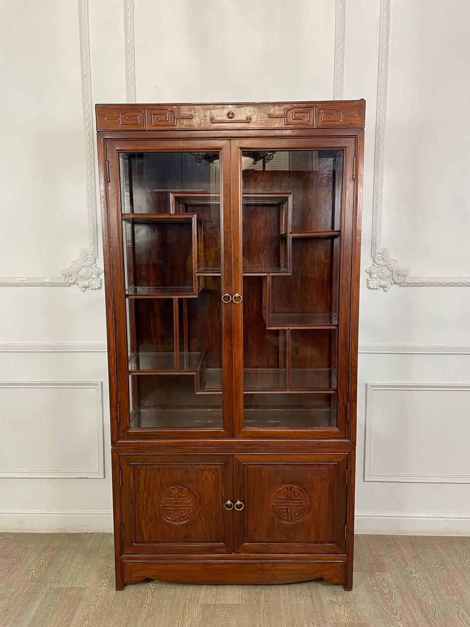 Витрина в стиле Шинуазри