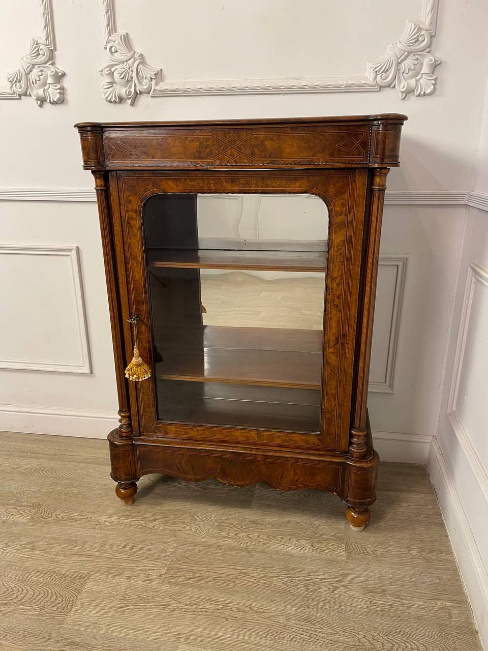 Книжный шкаф XIX века