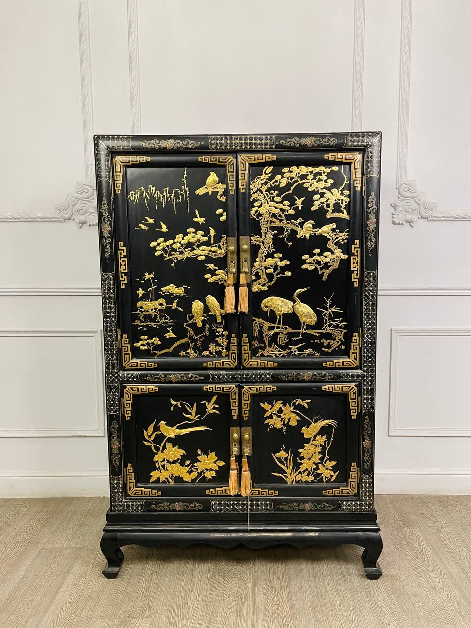 Шкаф в стиле Шинуазри