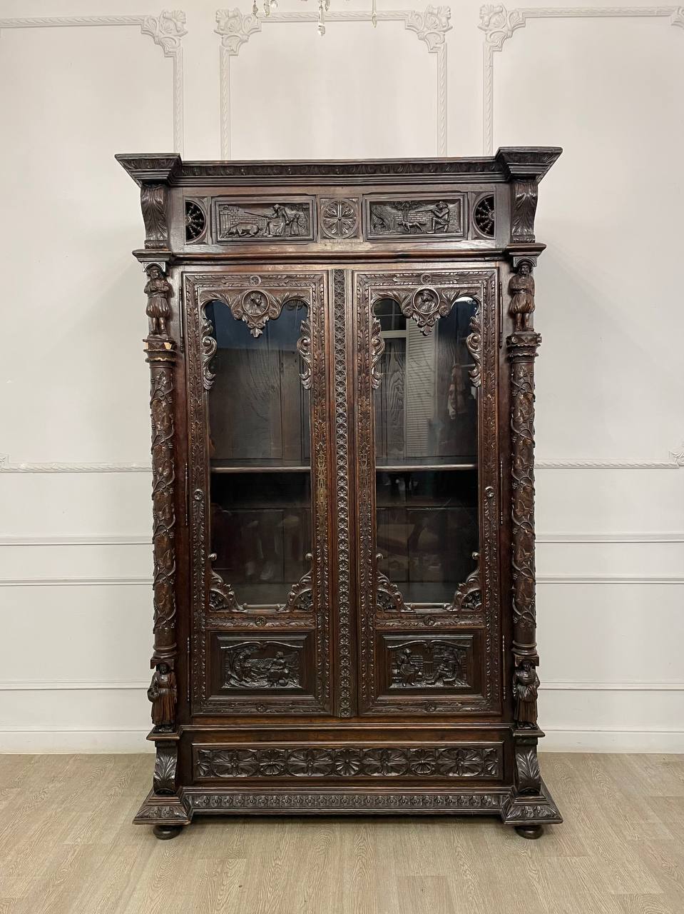 Книжный шкаф в Бретонском стиле