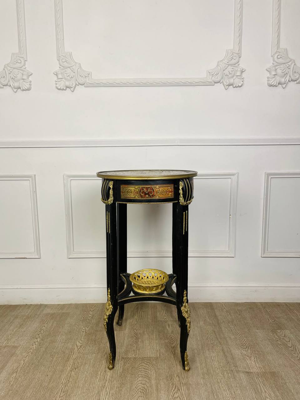 Столик в стиле Буль