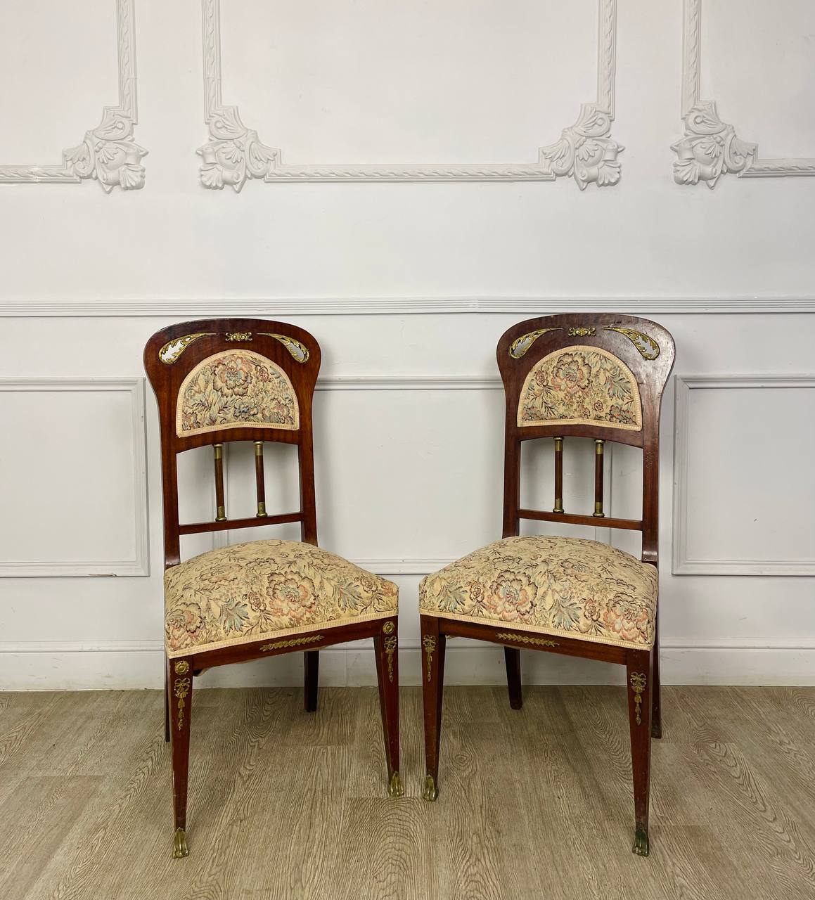 Пара стульев в стиле Модерн