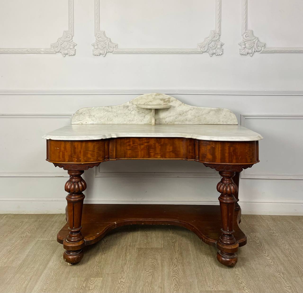 Столик для умывания