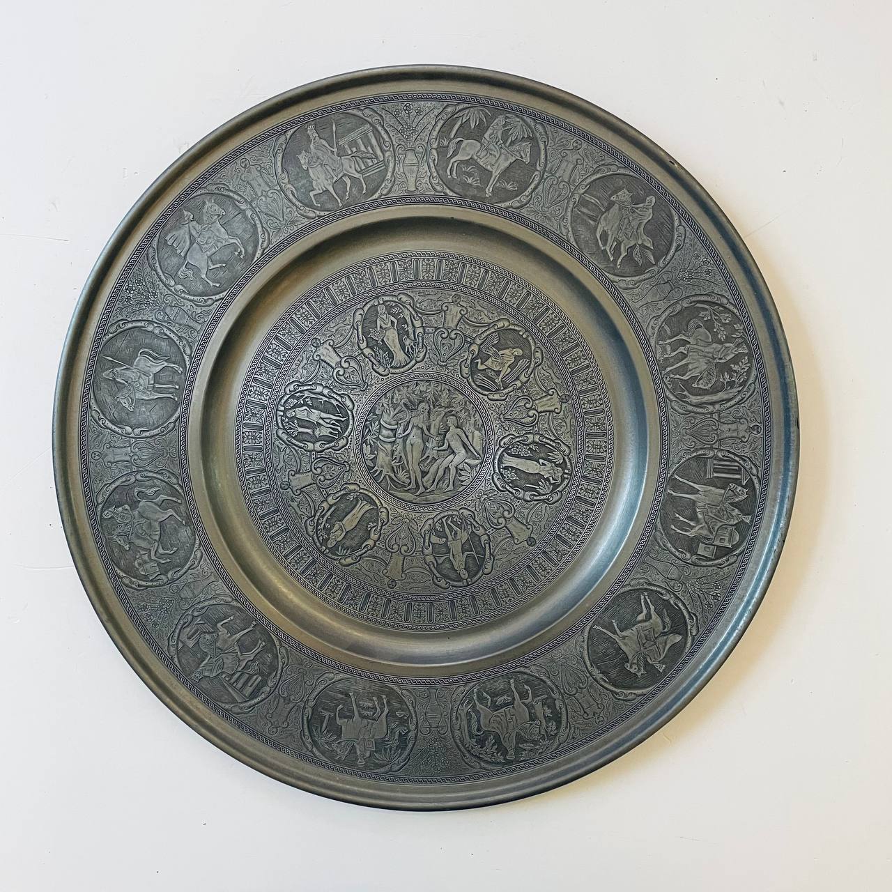 Большое декоративное блюдо