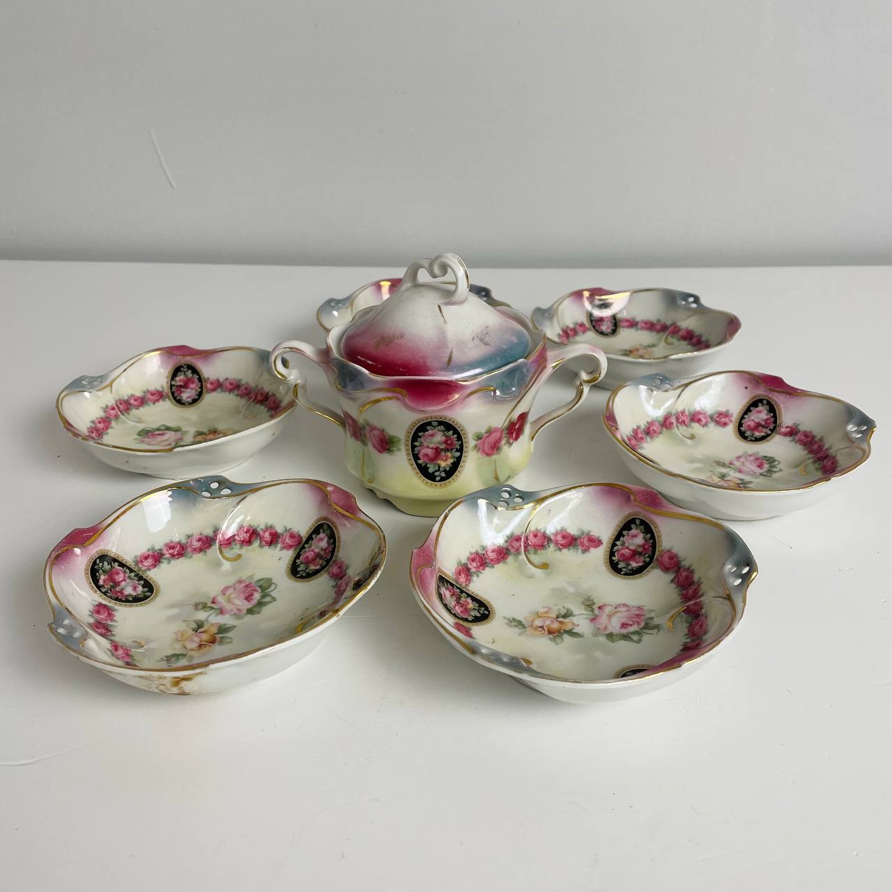 Старинный набор пиалок и сахарница