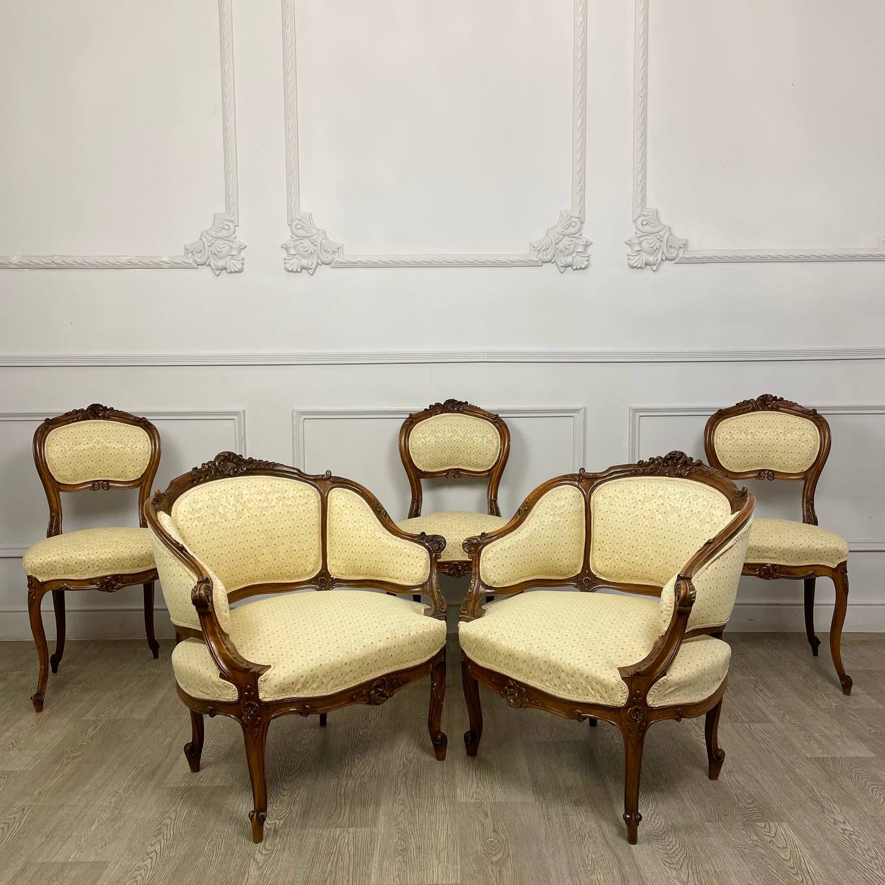 Антикварный гарнитур в стиле Louis XV