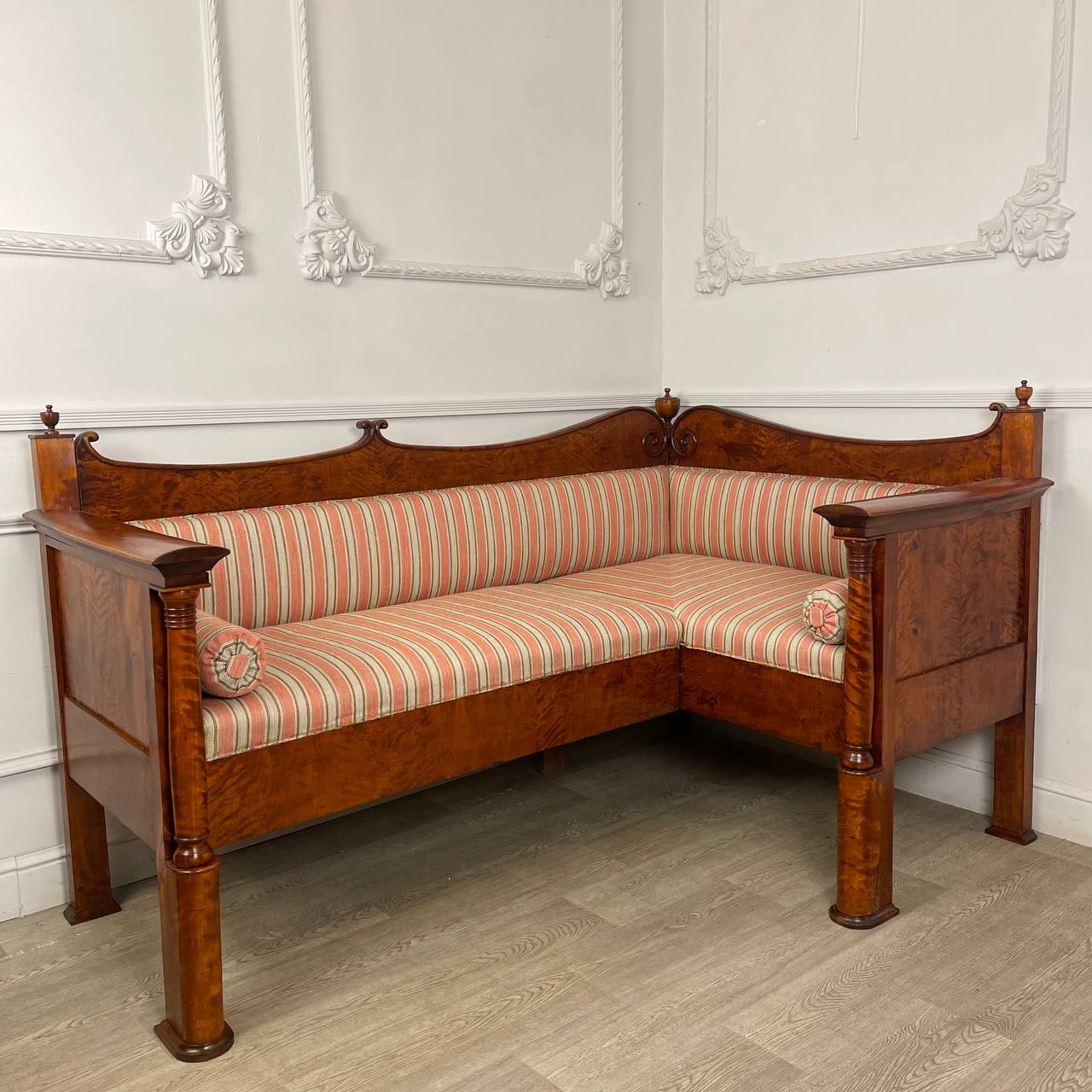 Антикварный угловой диван в стиле Ампир