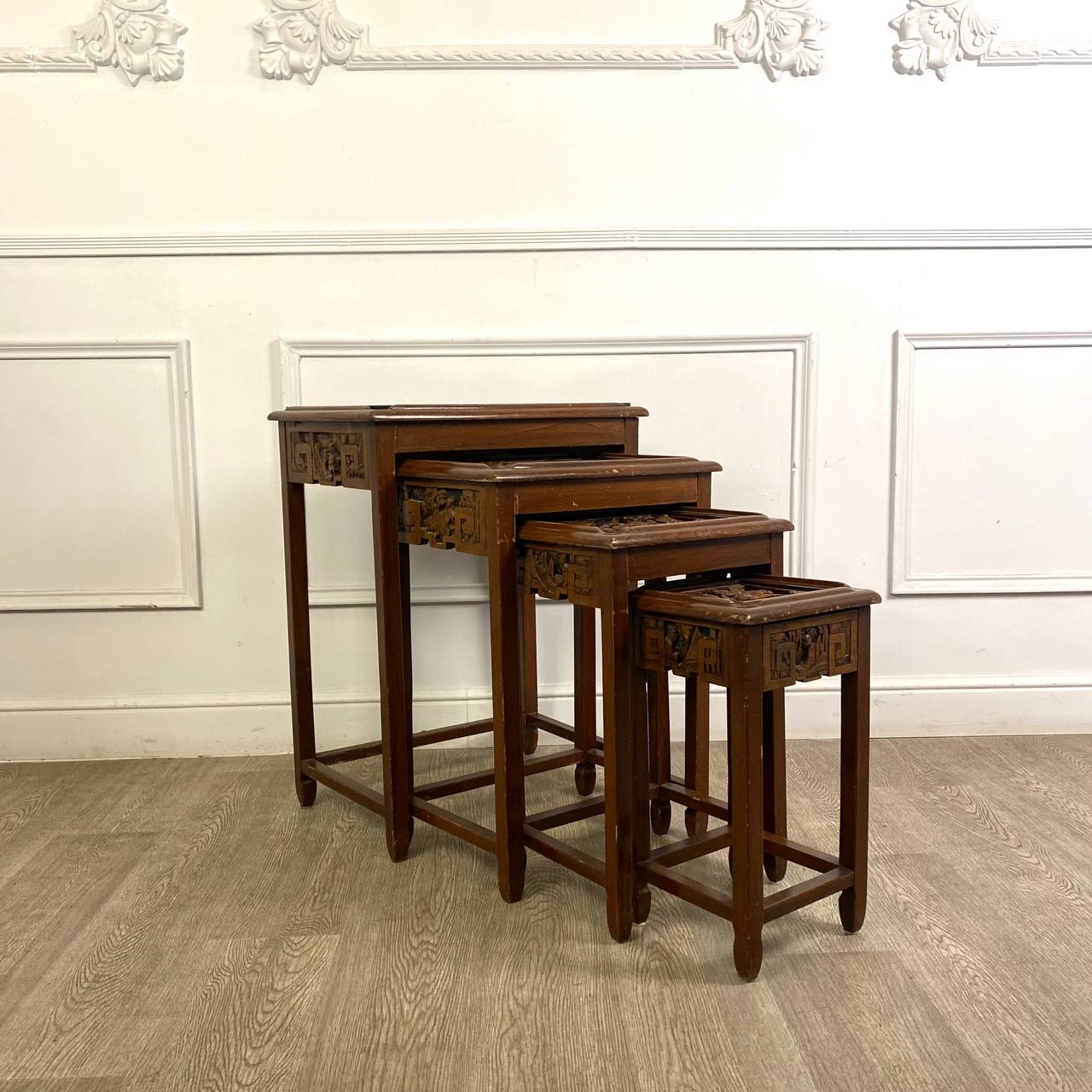 Антикварные столики «матрешка» в стиле Шинуазри