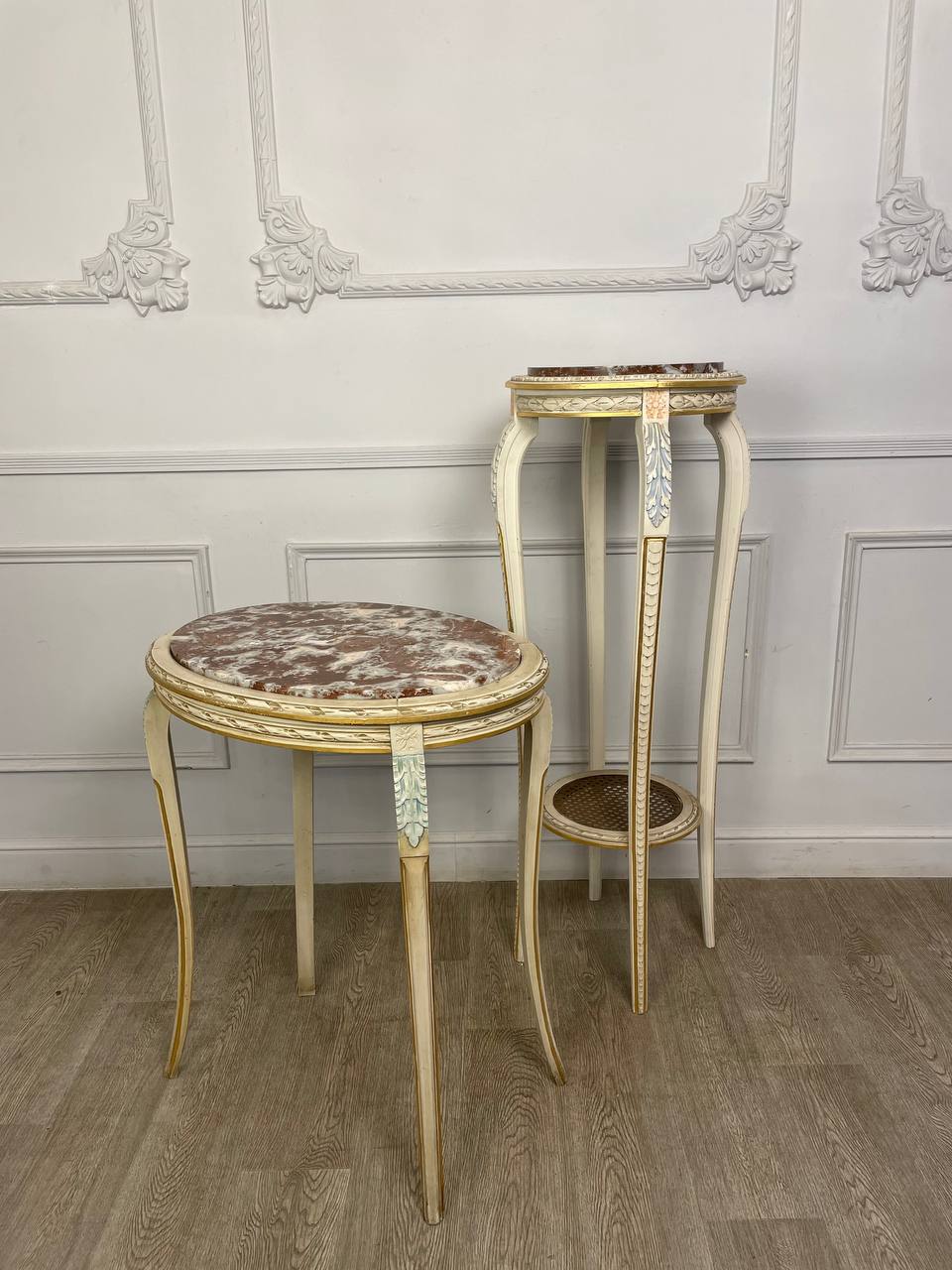 Антикварный комплект столиков