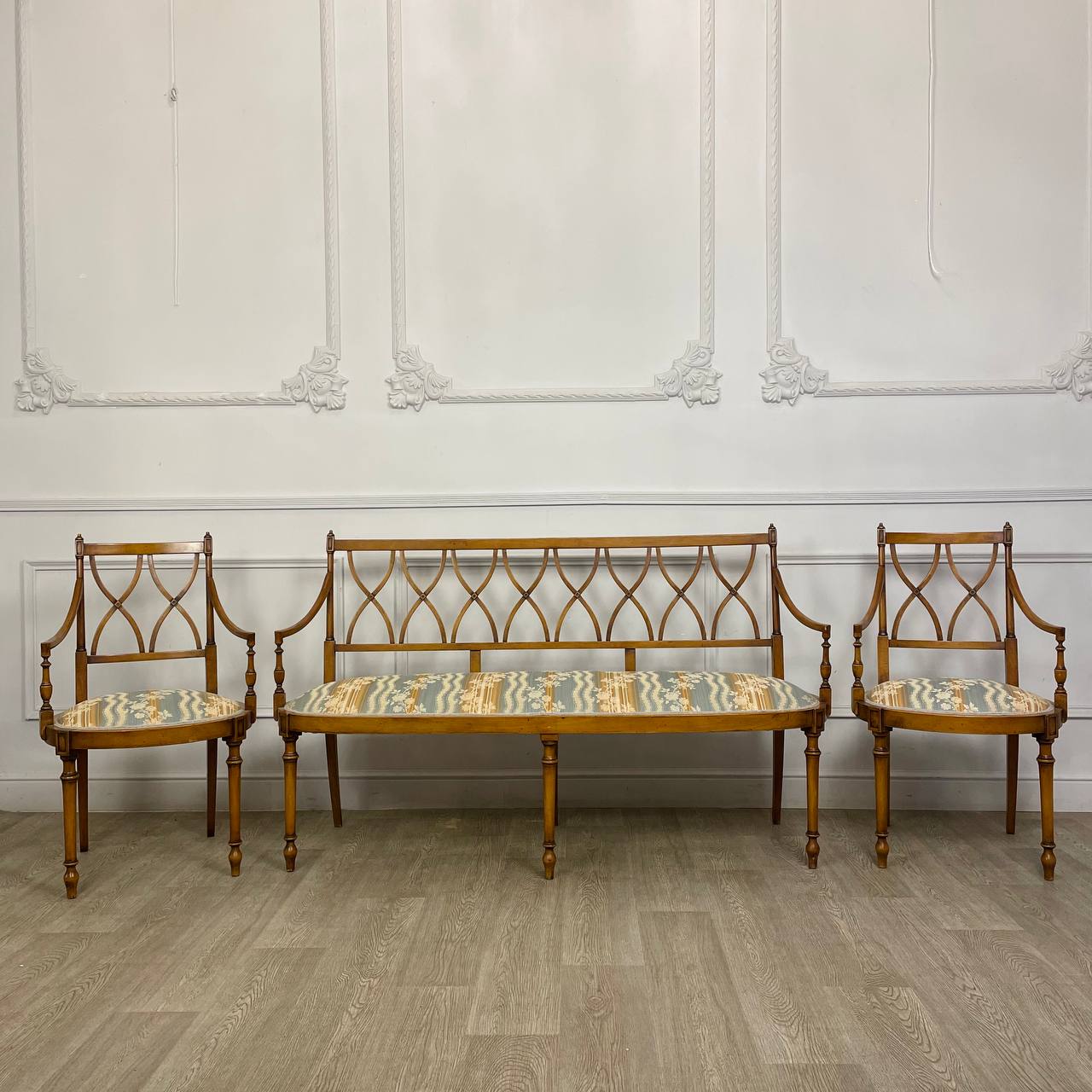 Комплект диванчик и два полукресла