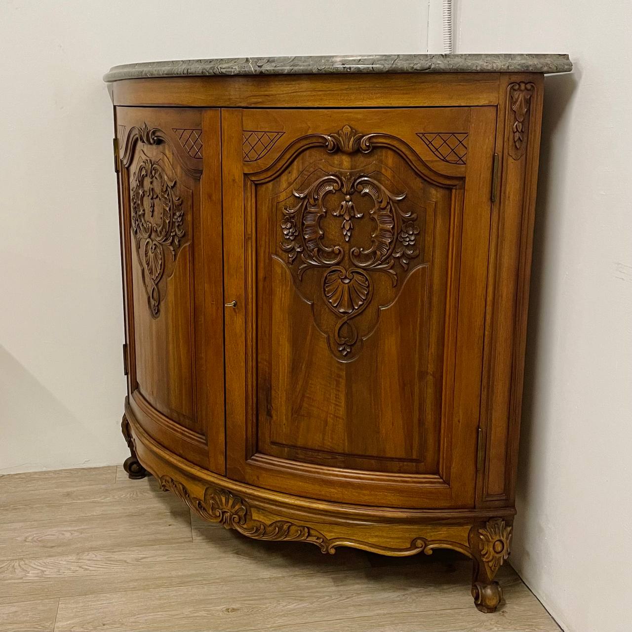 Антикварный комод