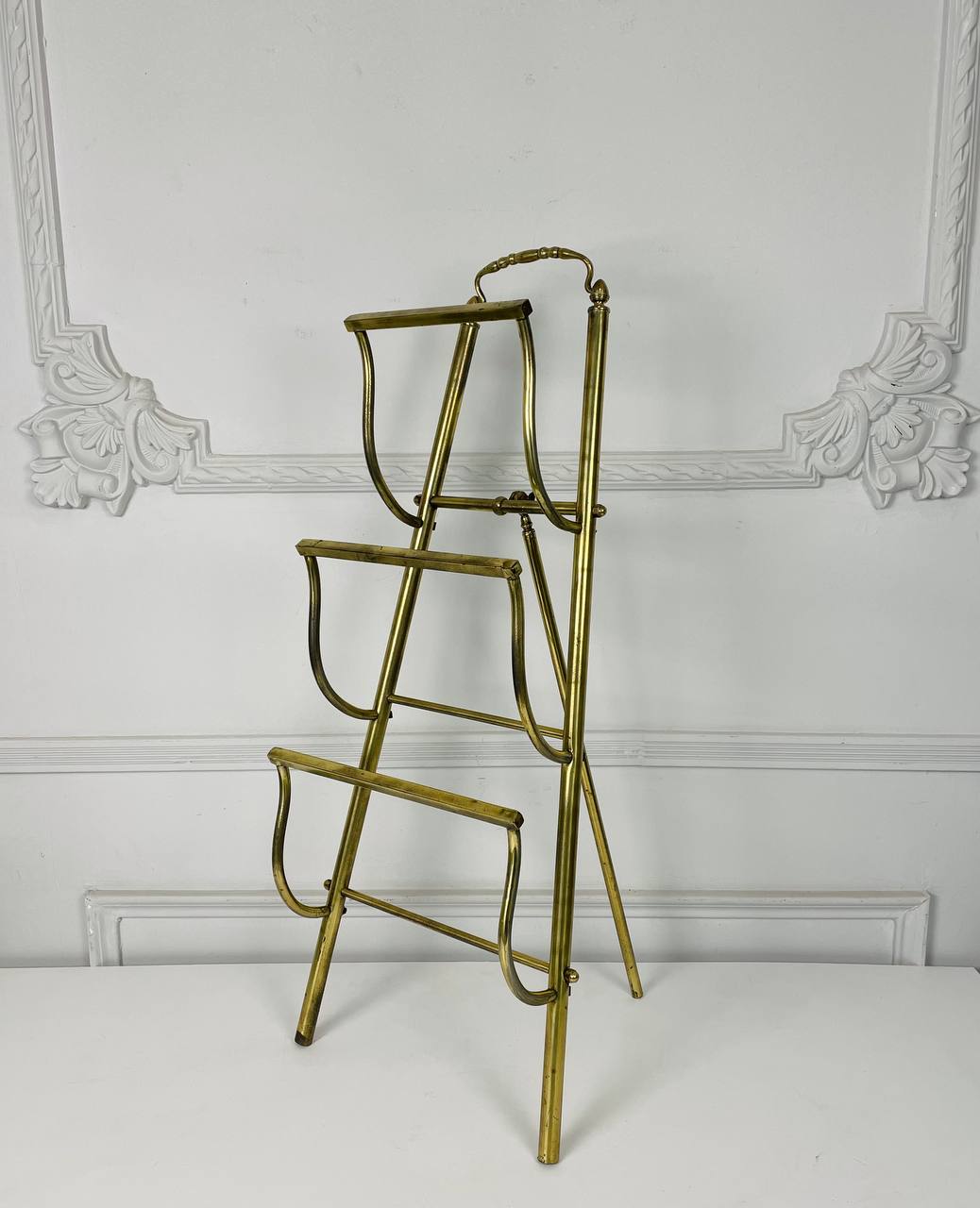 Антикварная газетница