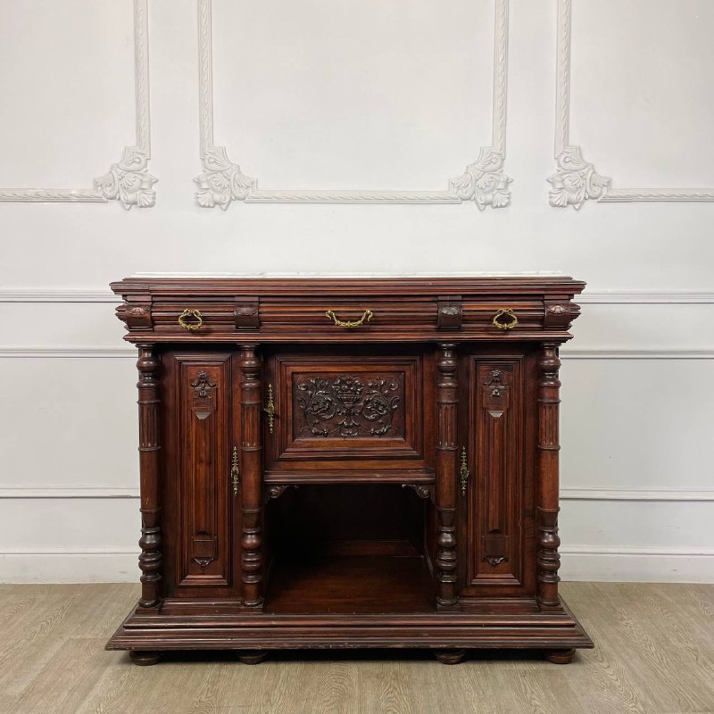 Антикварный комод