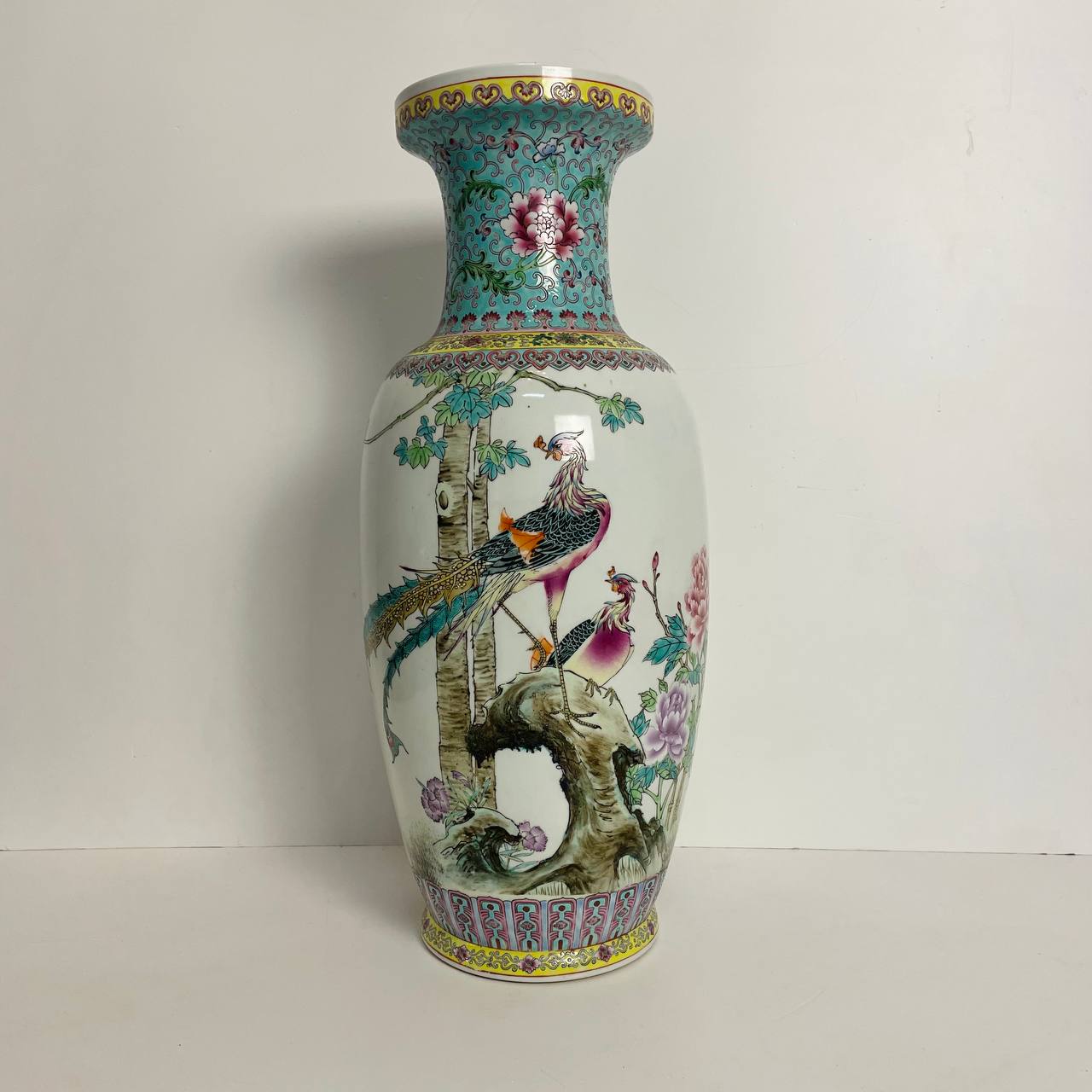 Антикварная ваза