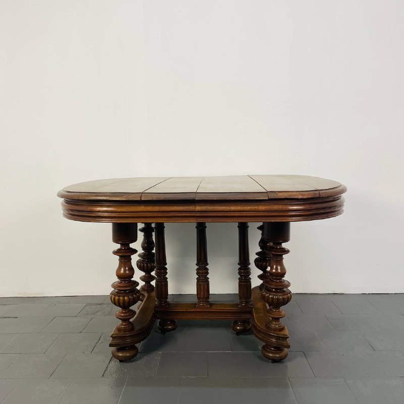 Антикварный обеденный стол