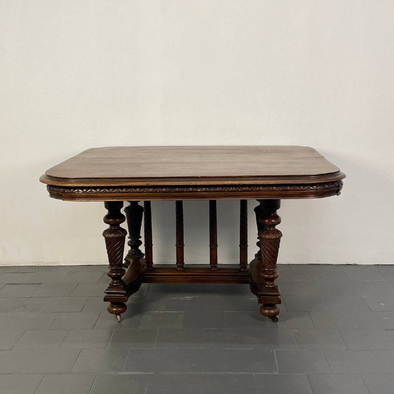 Антикварный обеденный стол