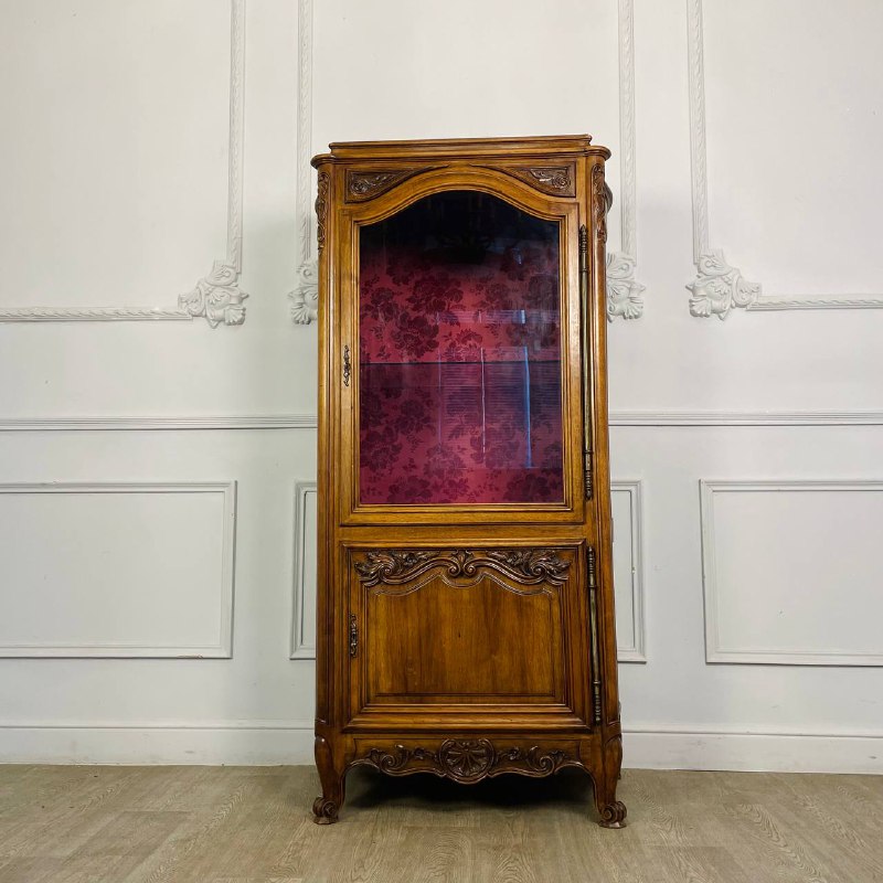 Антикварная витрина