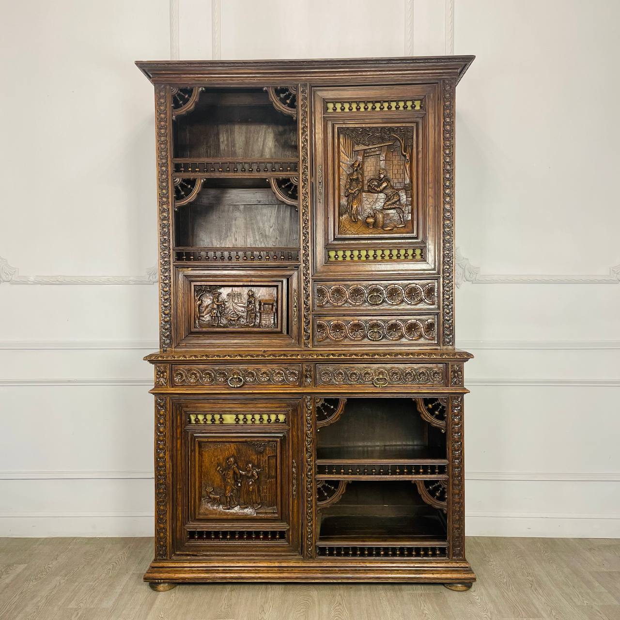 Старинный буфет