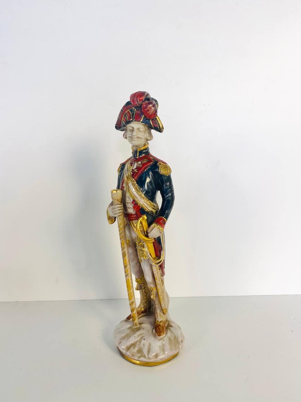 Антикварная статуэтка