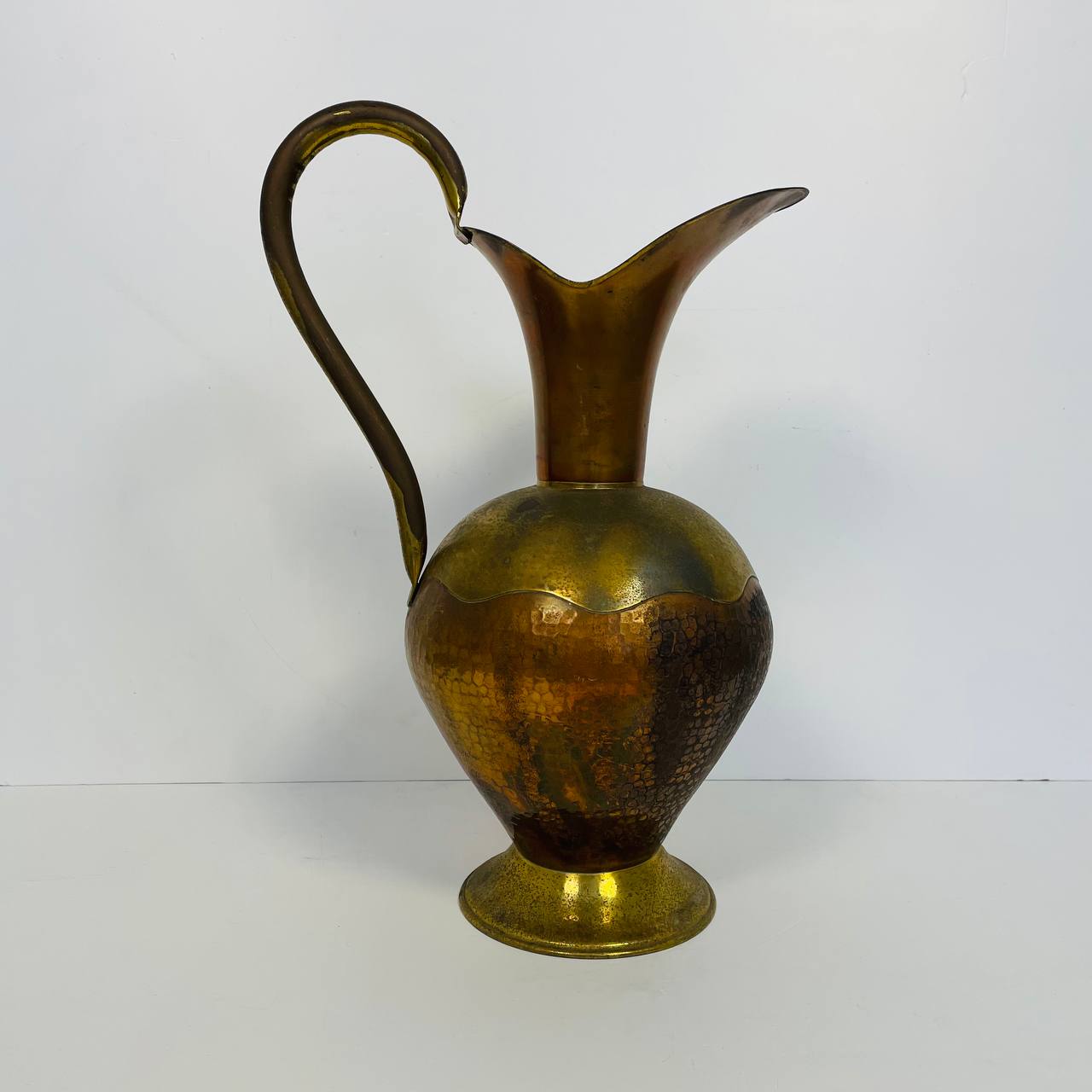 Старинный кувшин