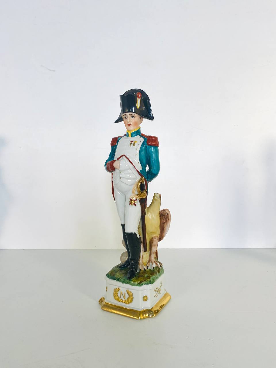 Антикварная статуэтка Наполеона