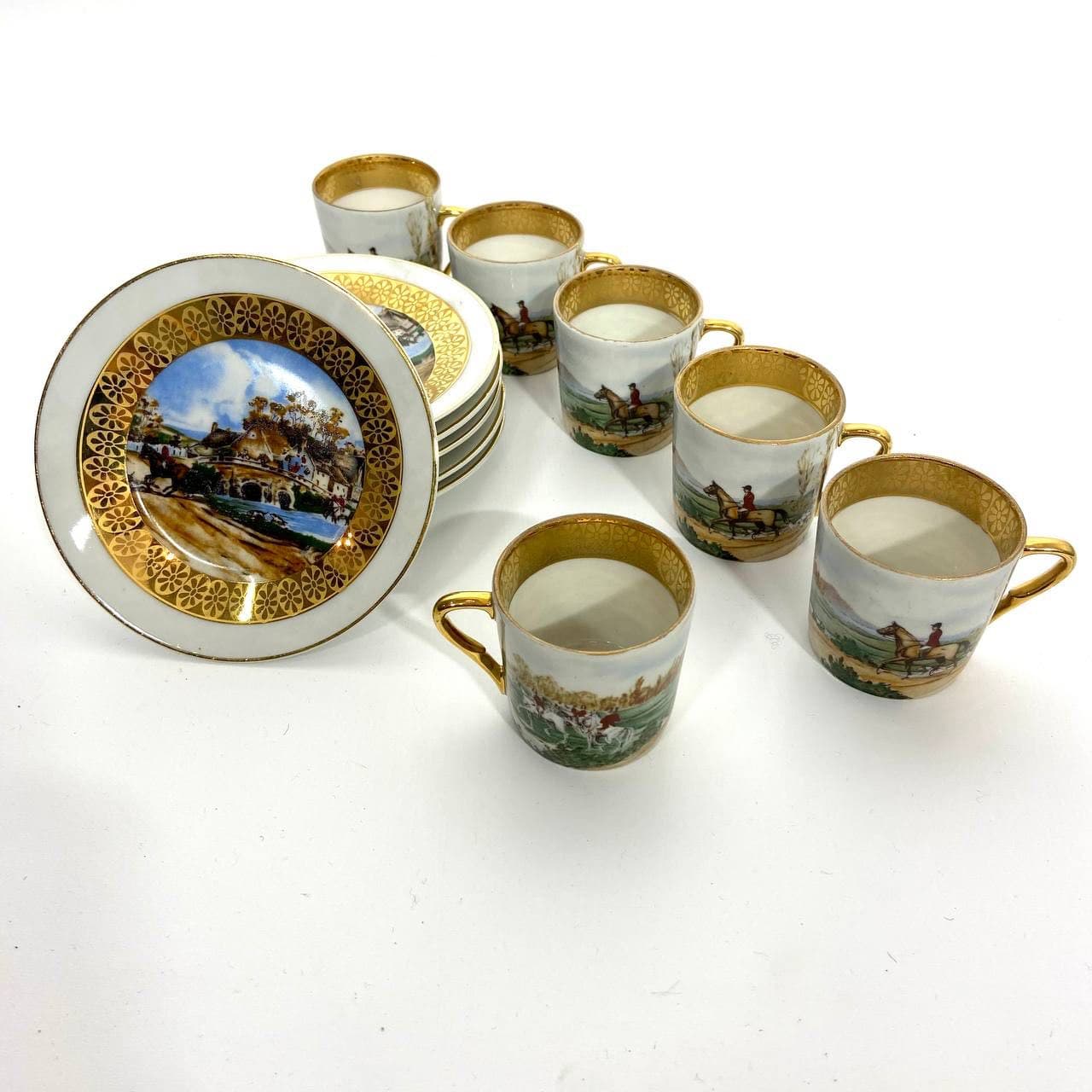 Антикварный сервиз.