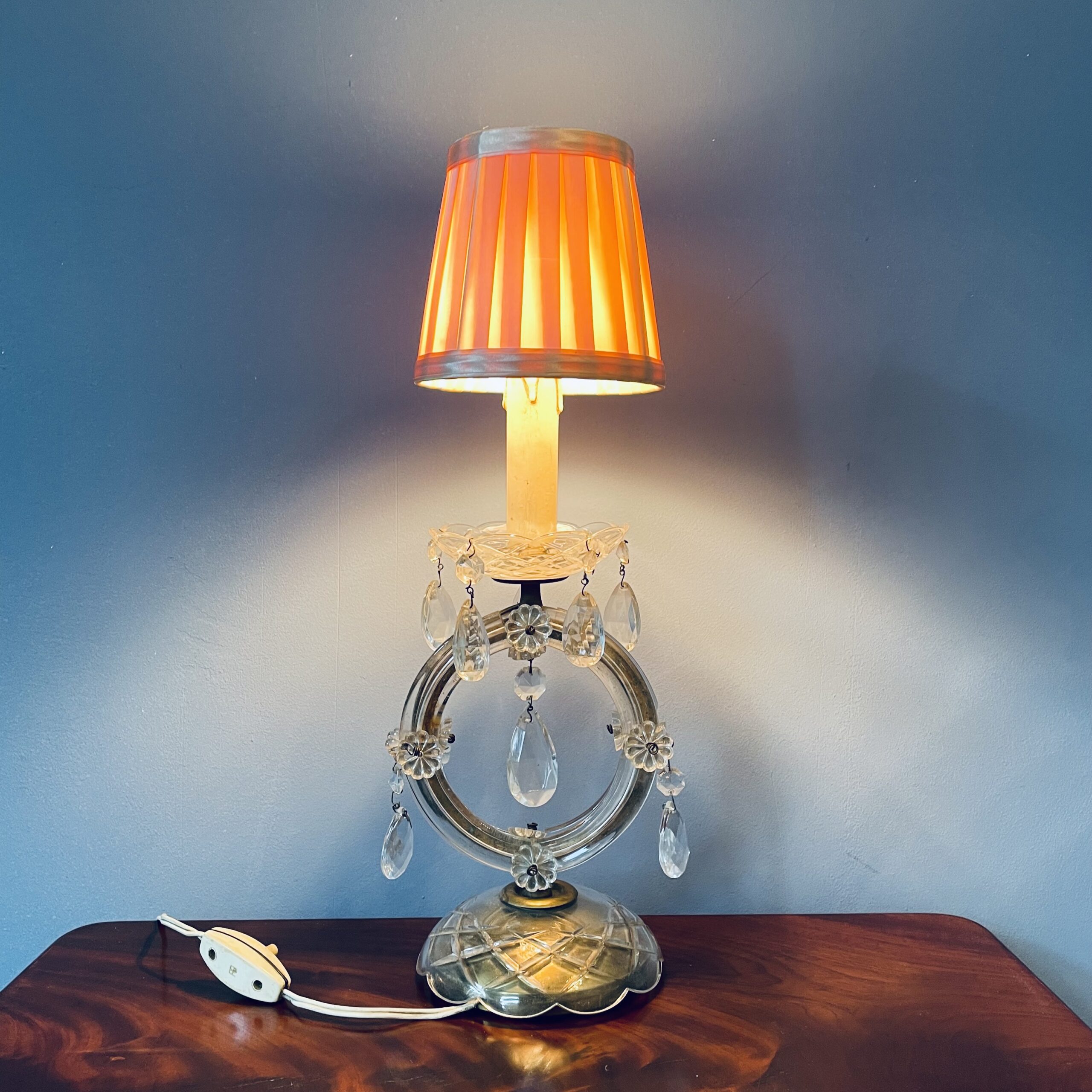 Лампа антикварная.