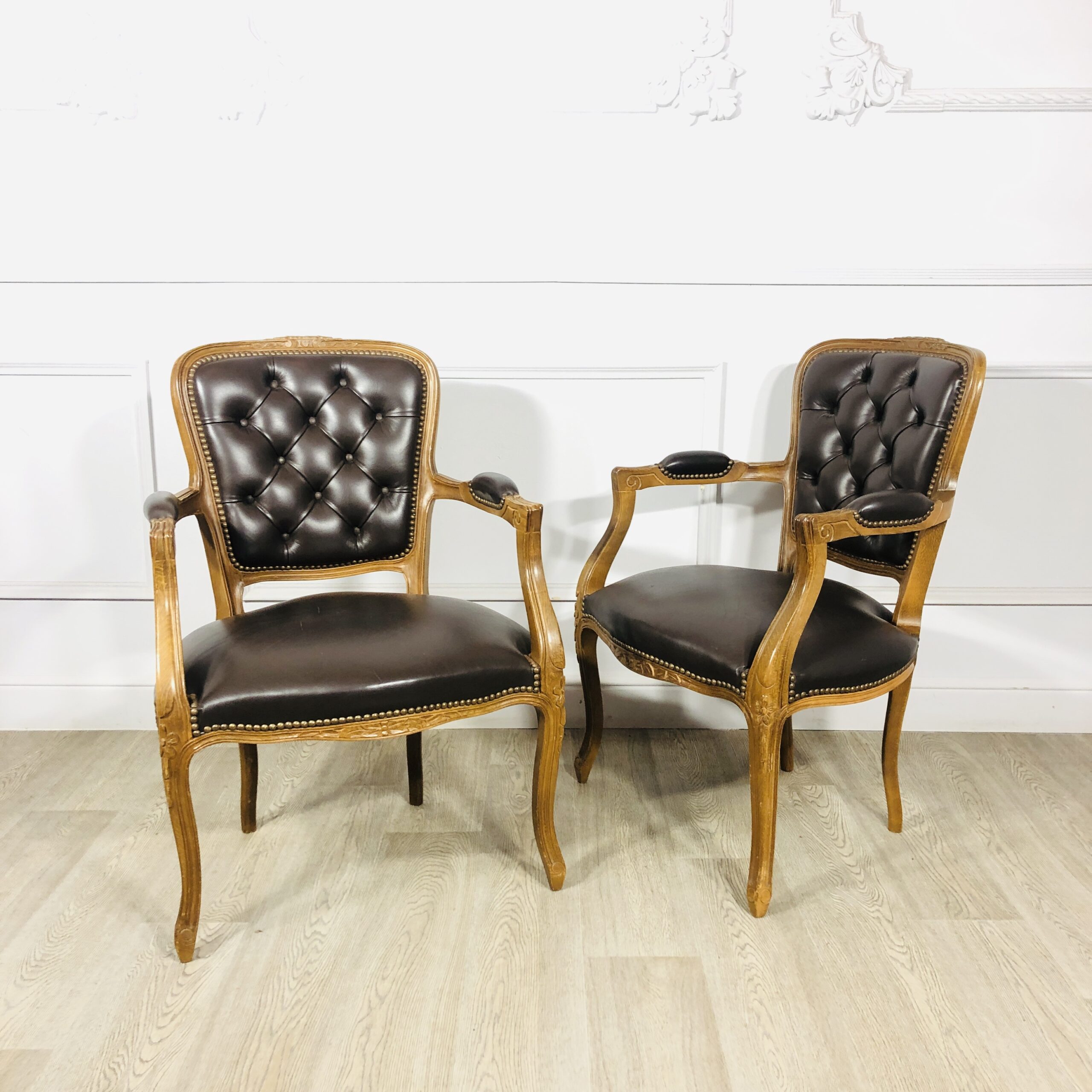 Винтажные кресла.